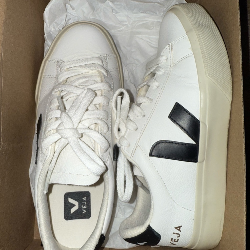 Veja Campo Leather Sneakers - Picture 5 of 16